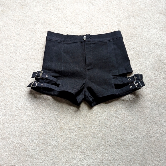 Black shorts with adjustable leg straps - Picture 1 of 6